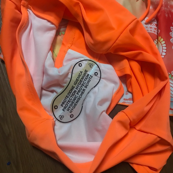 New 2 piece Swim Suit - Picture 5 of 5